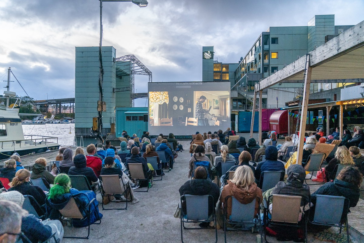 Fra utekinovisningen av Alt skal bort i 2025. Foto: Grethe Nygaard